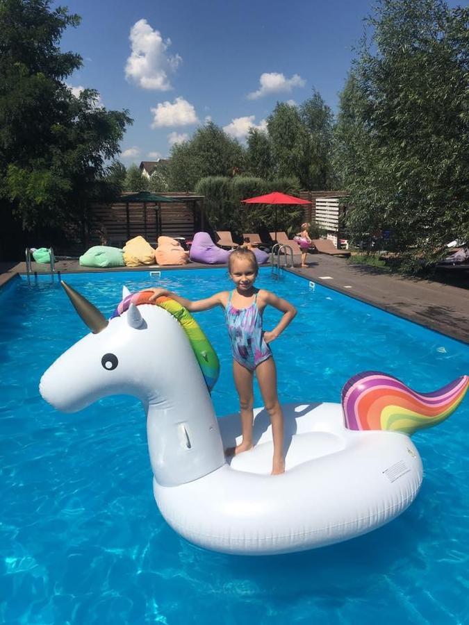 На Борту 키예프 외부 사진